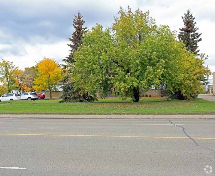 4010 76th Ave NW, Edmonton, AB à vendre - Photo de l’immeuble – Image 2 sur 4