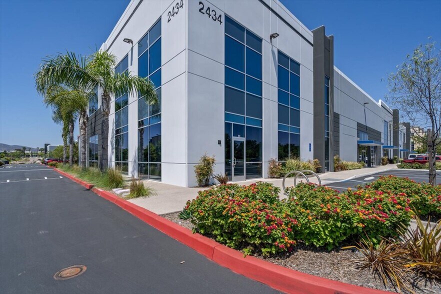 2434 Fenton St, Chula Vista, CA à vendre - Photo de l’immeuble – Image 2 sur 16