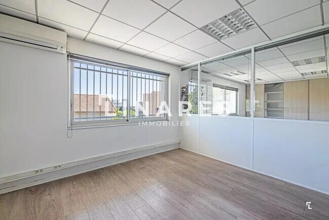 Plus de détails pour Bureau à vendre