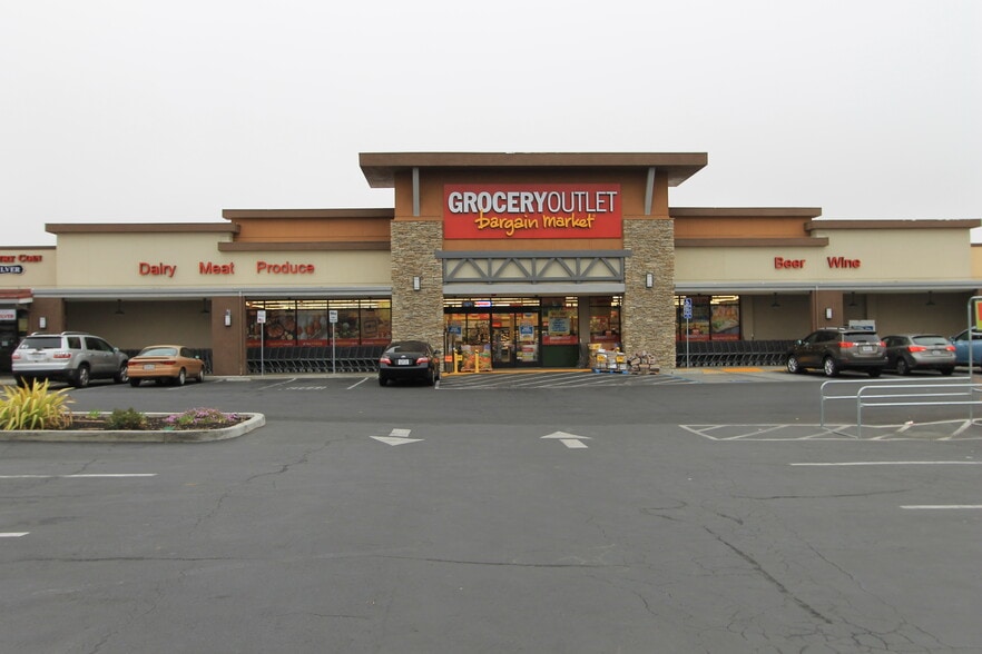 1335-1643 W Imola Ave, Napa, CA à louer - Photo de l’immeuble – Image 1 sur 8
