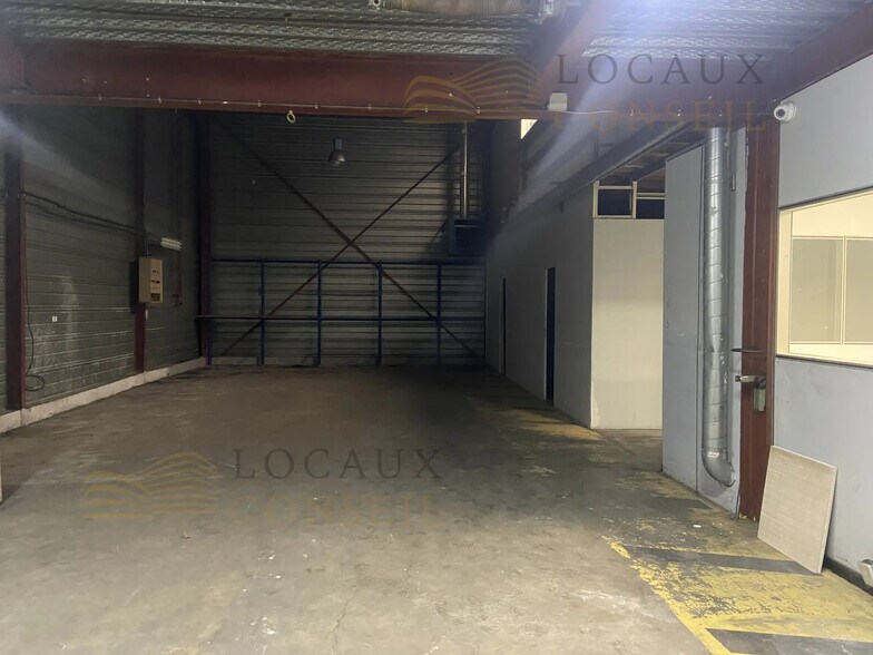 Local d’activités dans Argenteuil à louer - Photo de l’immeuble – Image 1 sur 7