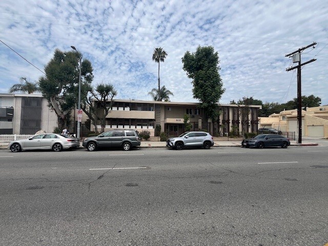 8615 Balboa Blvd, Northridge, CA à vendre - Photo de l’immeuble – Image 2 sur 21