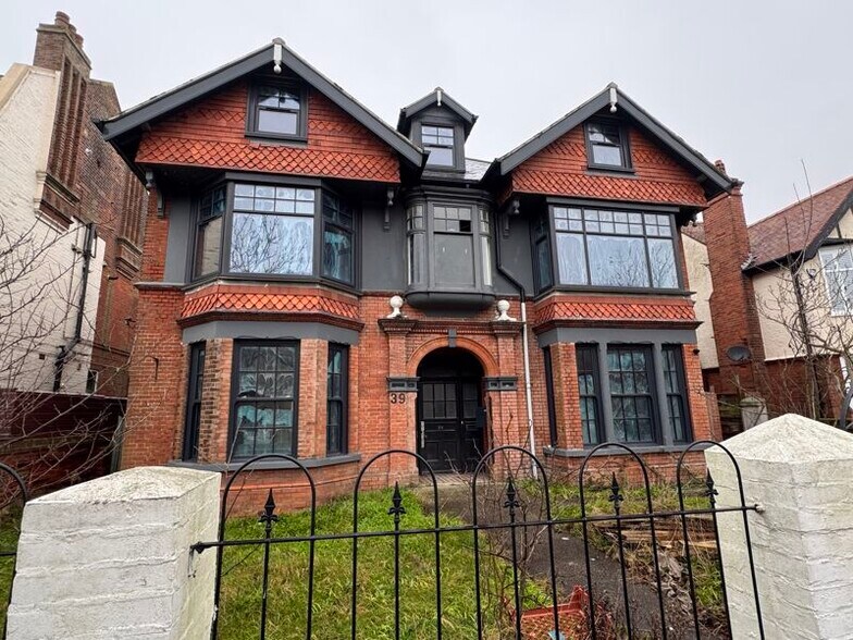 39 Kirkley Cliff Rd, Lowestoft à vendre - Photo de l’immeuble – Image 1 sur 14