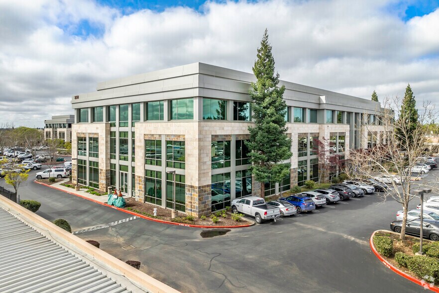 3741 Douglas Blvd, Roseville, CA à louer - Photo de l’immeuble – Image 2 sur 6
