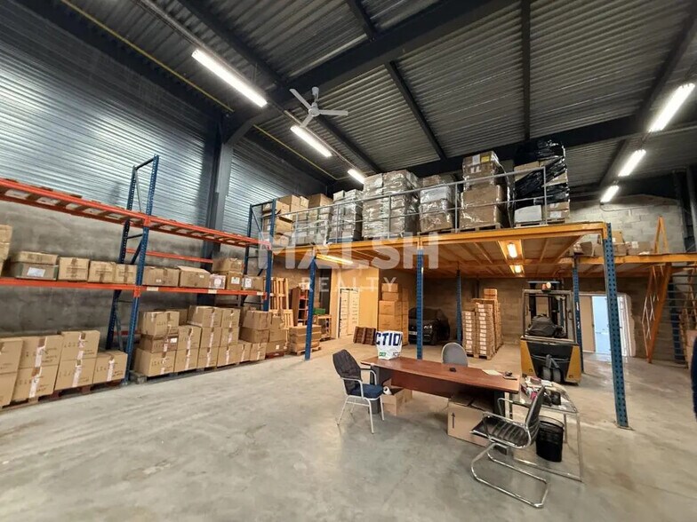 Bureau dans Villeurbanne à louer - Photo de l’immeuble – Image 3 sur 19