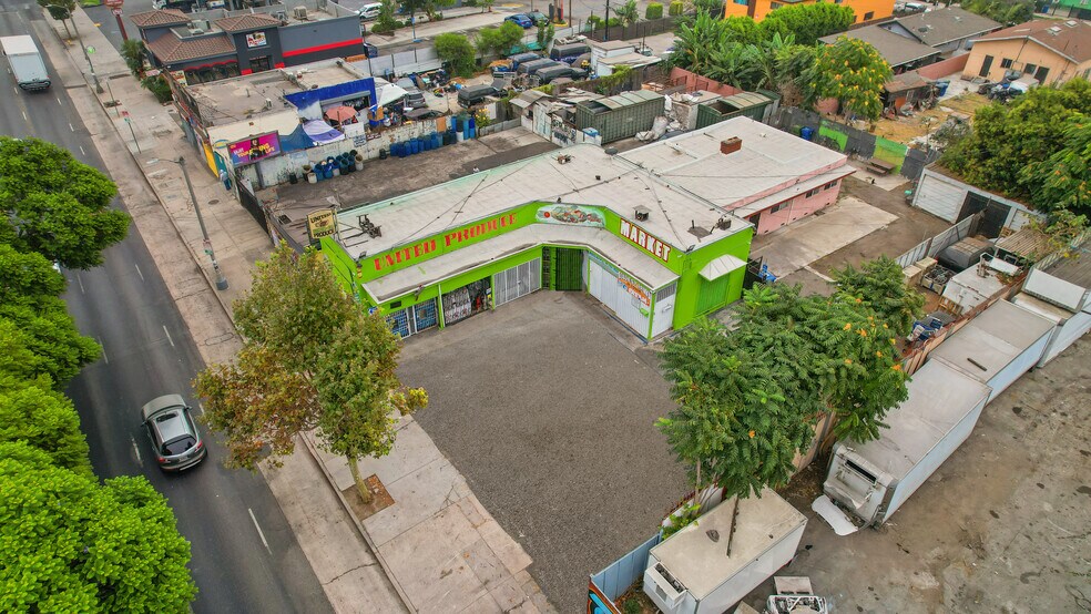 222 E Manchester Ave, Los Angeles, CA à vendre - Photo de l’immeuble – Image 1 sur 8
