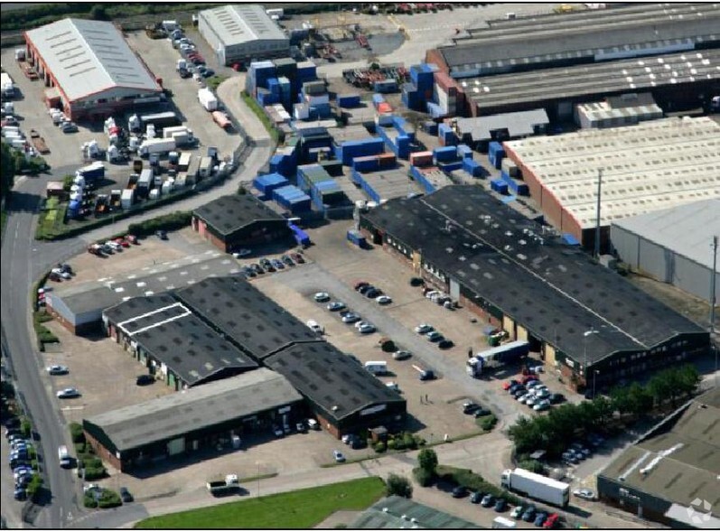 Freightliner Rd, Hull à louer - Photo de l’immeuble – Image 2 sur 6