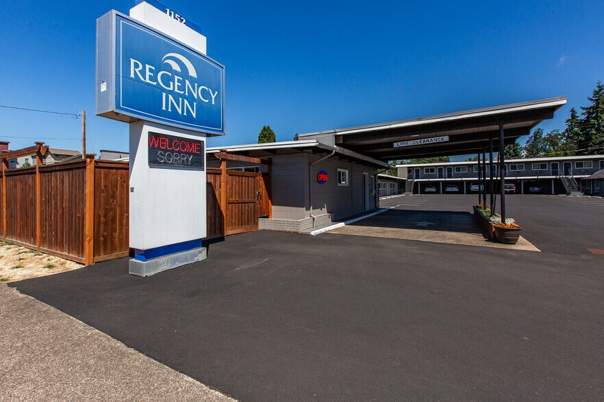 1152 Main St, Springfield, OR à vendre - Photo de l’immeuble – Image 1 sur 50