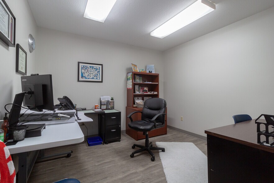 1006 N Jesse James Rd, Excelsior Springs, MO à vendre - Photo de l’immeuble – Image 3 sur 28