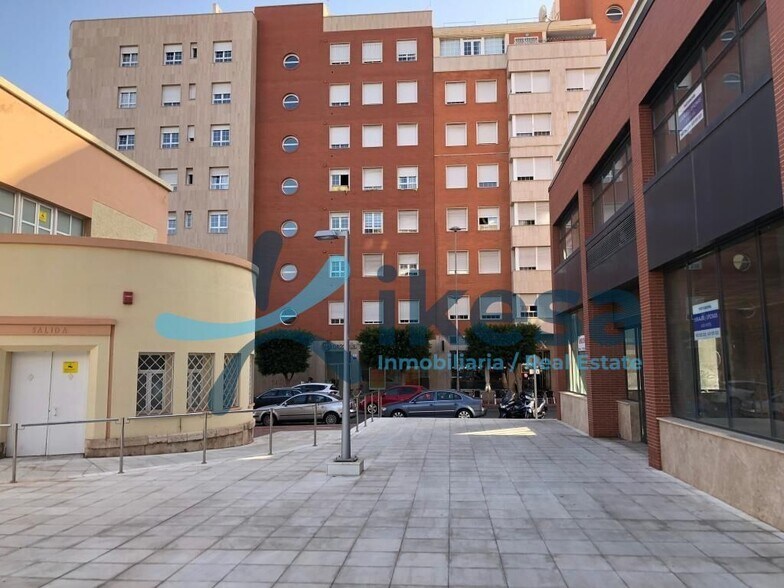 Local commercial dans Almería à vendre - Photo de l’immeuble – Image 3 sur 14
