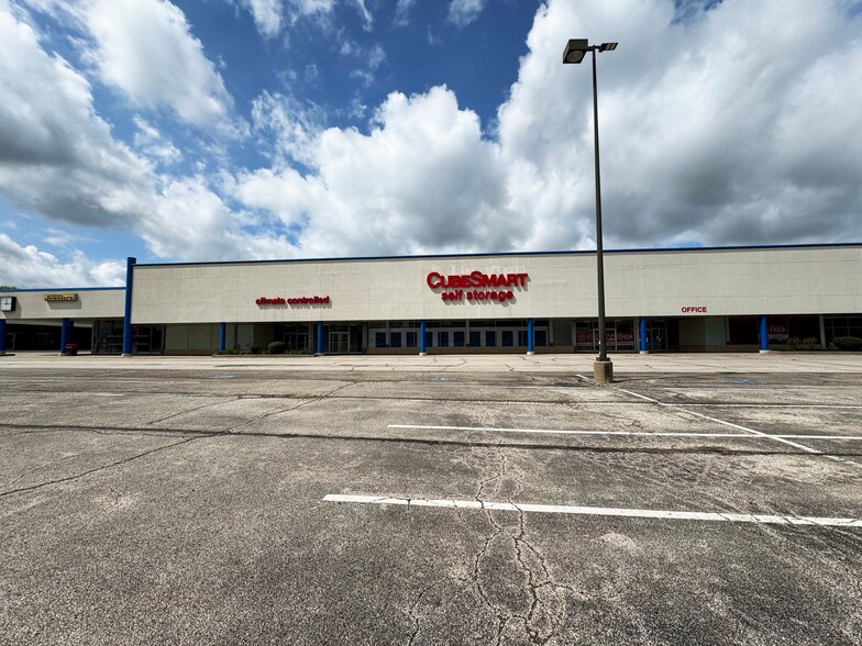 1500-1540 Canton Rd, Akron, OH à louer - Photo de l’immeuble – Image 1 sur 10