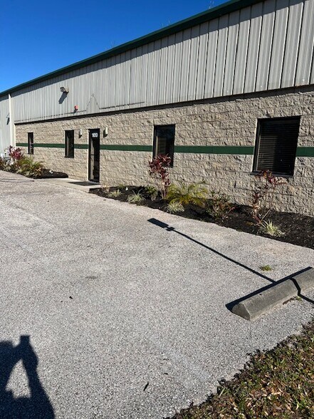 1650 12th St E, Palmetto, FL à louer - Photo de l’immeuble – Image 2 sur 23
