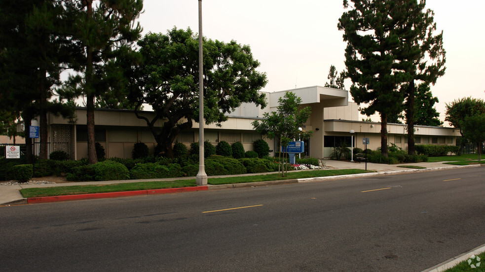 1025 W I St, Ontario, CA à louer - Photo de l’immeuble – Image 2 sur 6