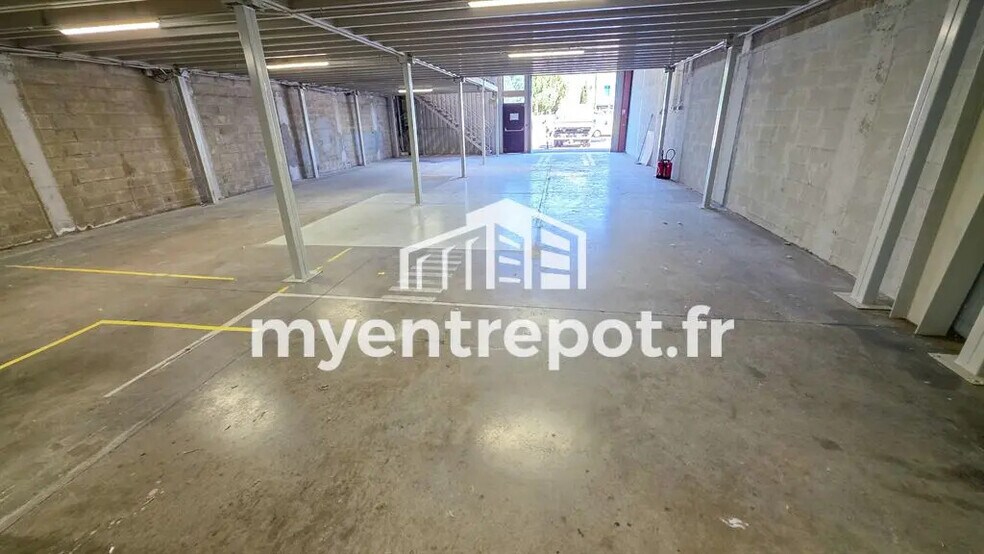 Local d’activités dans Marseille à louer - Photo de l’immeuble – Image 1 sur 8