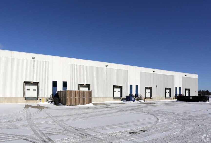 565 Boxwood Dr, Cambridge, ON à louer - Photo de l’immeuble – Image 2 sur 6