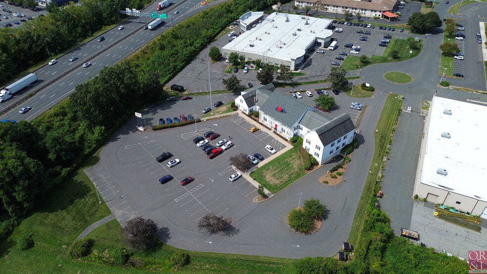 150 Capital Dr, West Springfield, MA à vendre - Photo de l’immeuble – Image 2 sur 24