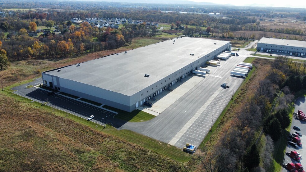 53 Commerce Dr, Mechanicsburg, PA à louer - Photo de l’immeuble – Image 3 sur 5