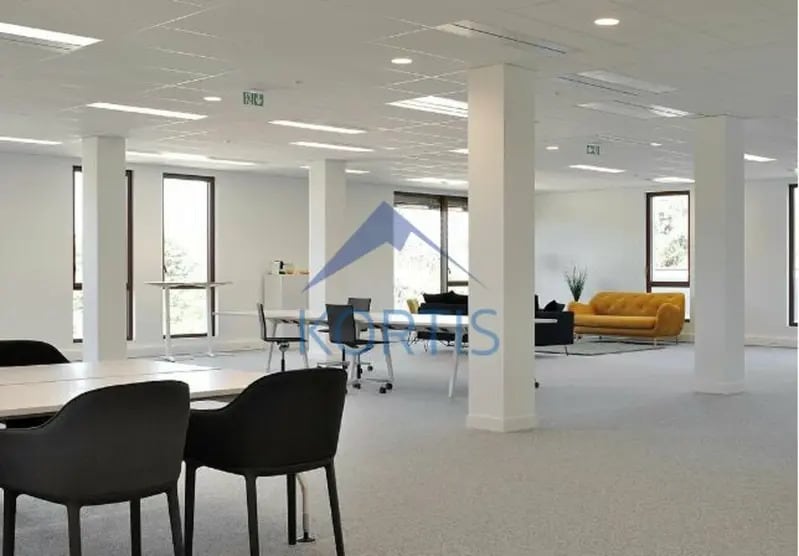 51 Rue Berty Albrecht, Bron à louer Photo intérieure– Image 1 sur 5