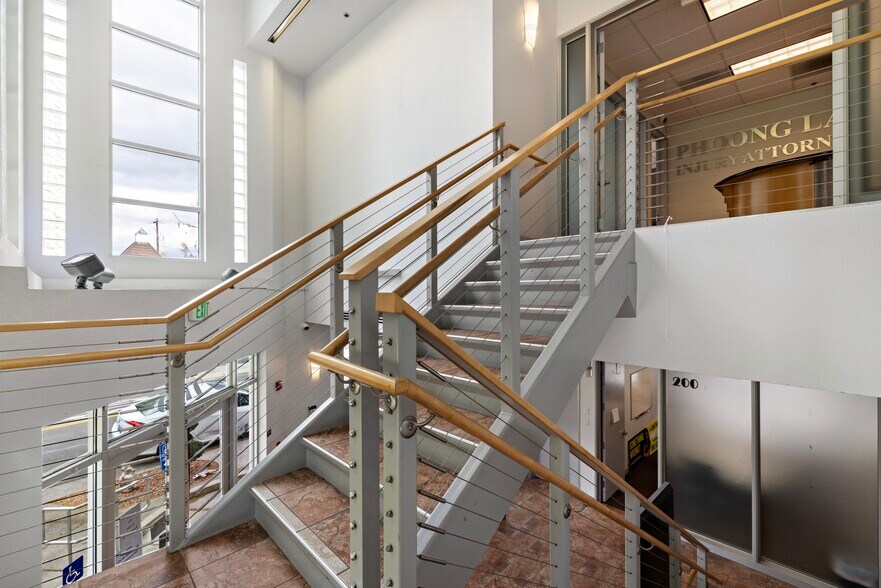 2725 Riverside Blvd, Sacramento, CA à vendre - Photo intérieure – Image 3 sur 17