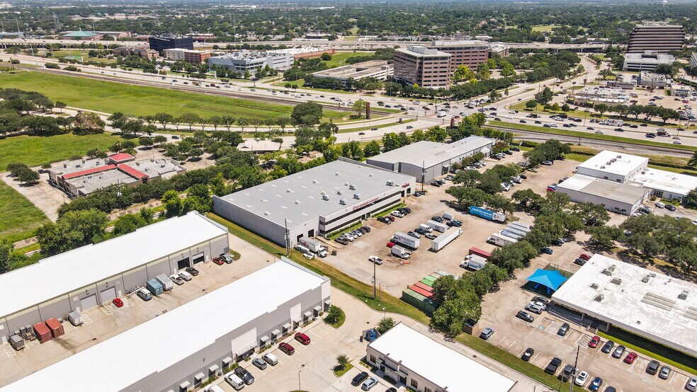 140 Industrial Blvd, Sugar Land, TX à vendre - Photo de l’immeuble – Image 2 sur 13