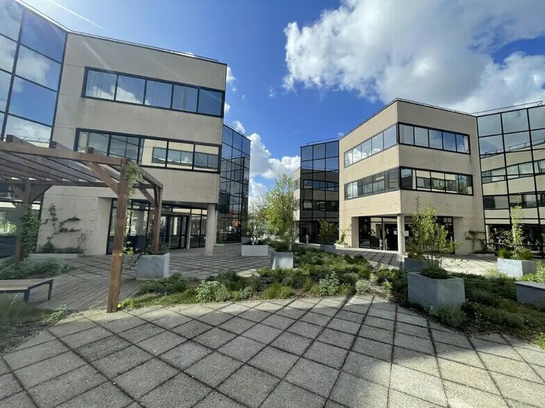 Local d’activités dans Nanterre à louer - Photo de l’immeuble – Image 2 sur 10