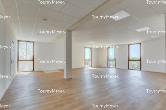 Plus de détails pour Bureau, Local commercial à louer