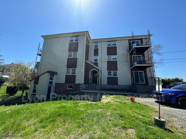 95 Victor St, Woonsocket, RI à vendre - Photo principale – Image 1 sur 1