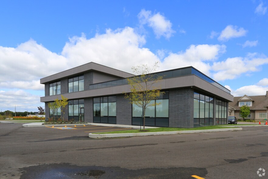 248 Earl Stewart Dr, Aurora, ON à louer - Photo de l’immeuble – Image 2 sur 2