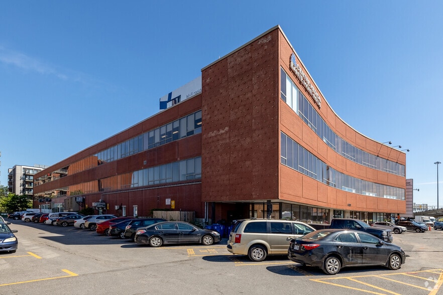4480 Ch de la Côte-de-Liesse, Mt Royal, QC à louer - Photo principale – Image 1 sur 4