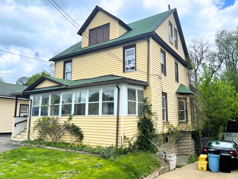 57-59 Albert St, Johnson City, NY à vendre - Photo de l’immeuble – Image 3 sur 6