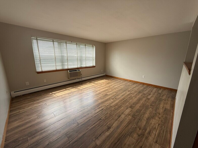 554 Silas Deane Hwy, Wethersfield, CT à vendre - Photo de l’immeuble – Image 3 sur 15