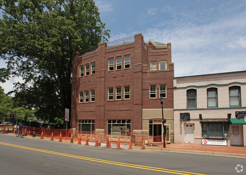 206-212 N Main St, Davidson, NC à louer - Photo de l’immeuble – Image 1 sur 5