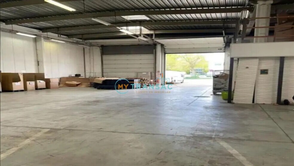 Local d’activités dans Valenton à louer - Photo de l’immeuble – Image 2 sur 3