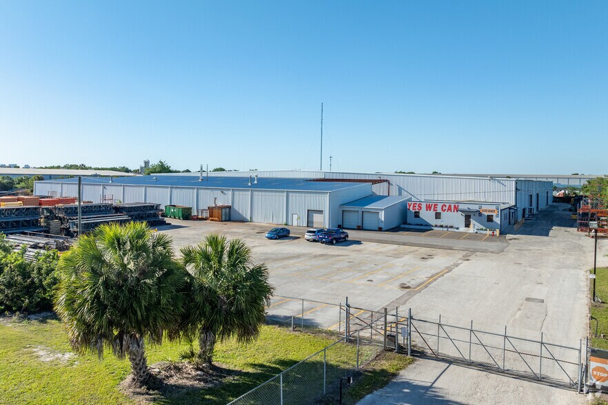 5210 Causeway Blvd, Tampa, FL à louer - Photo de l’immeuble – Image 2 sur 10