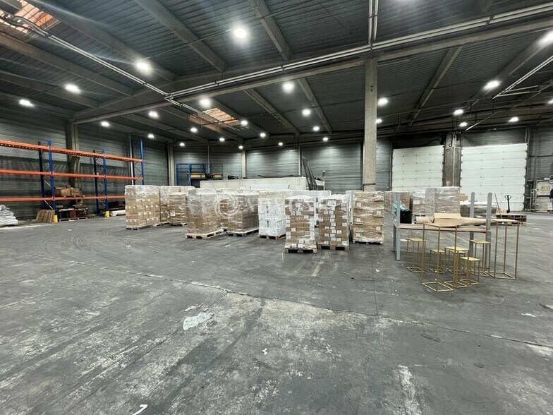 Local d’activités dans Gonesse à louer - Photo de l’immeuble – Image 3 sur 7