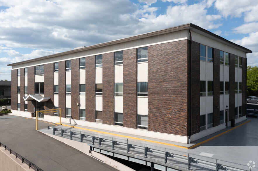375 Sylvan Ave, Englewood Cliffs, NJ à louer - Photo de l’immeuble – Image 2 sur 3