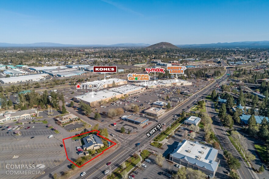 30 NE Bend River Mall Dr, Bend, OR à louer - Photo principale – Image 1 sur 12