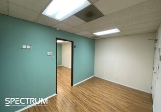 20951-20963 Devonshire St, Chatsworth, CA à louer Photo intérieure– Image 1 sur 3