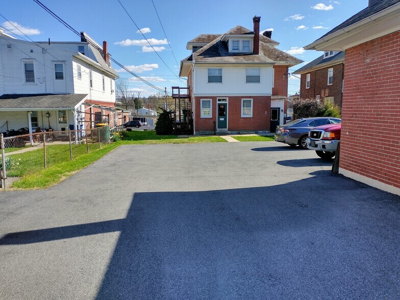 2221 Penn Ave, Reading, PA à louer - Photo de l’immeuble – Image 3 sur 23
