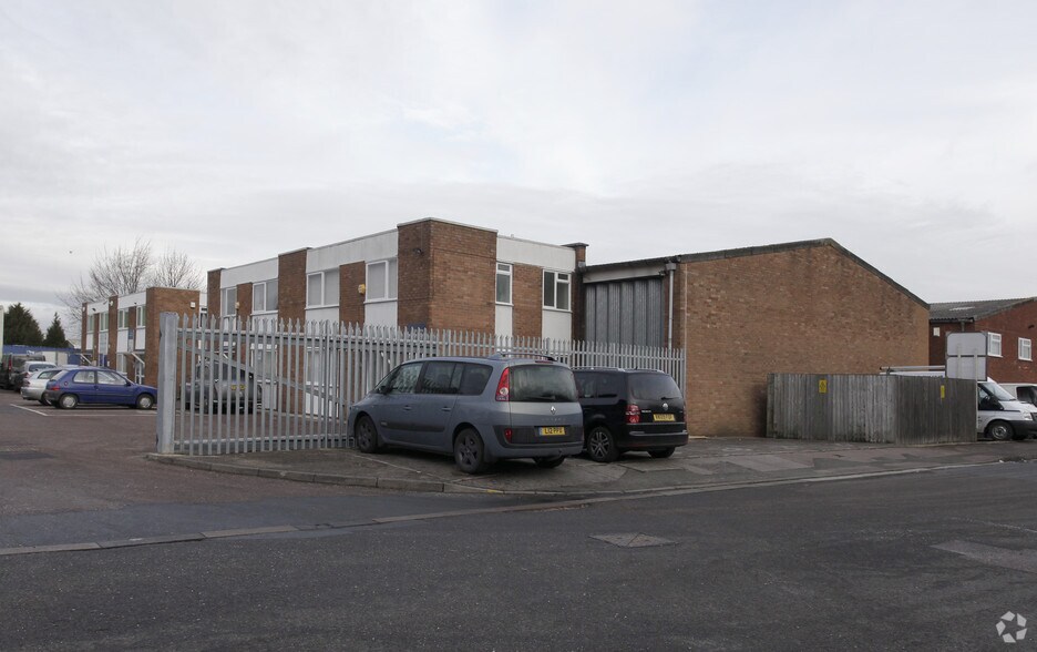 Malmesbury Rd, Cheltenham à louer - Photo de l’immeuble – Image 3 sur 4