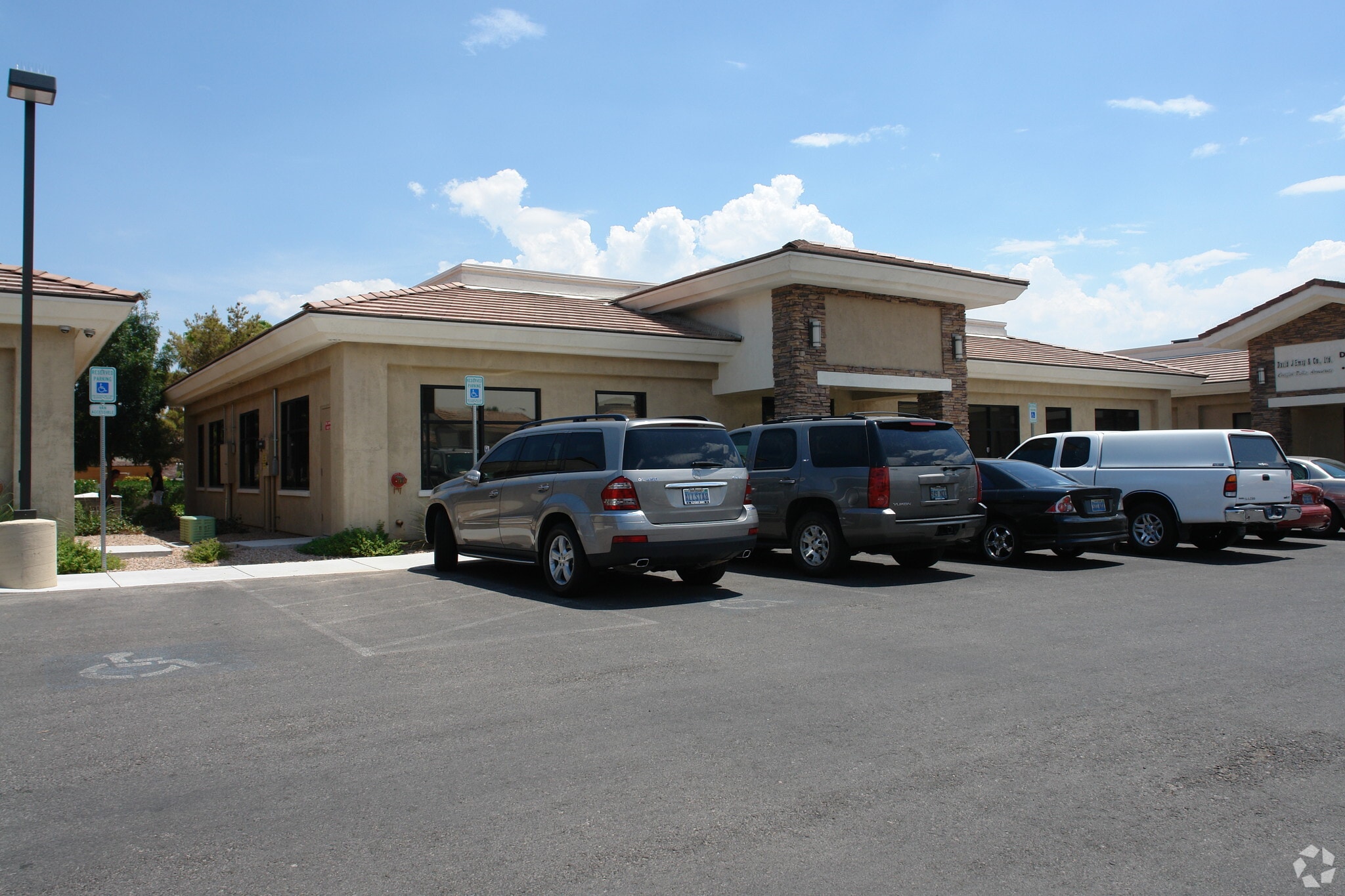6212 W Desert Inn Rd, Las Vegas, NV à vendre Photo principale– Image 1 sur 10