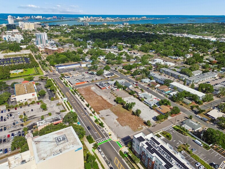 1214-1242 Cleveland Street, Clearwater, FL à vendre - Photo de l’immeuble – Image 3 sur 9