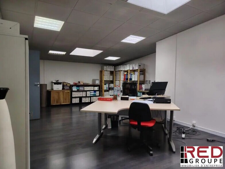 Bureau dans Venelles à louer - Photo de l’immeuble – Image 2 sur 4