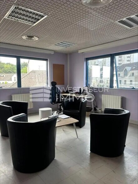 Bureau dans Creil à vendre - Photo de l’immeuble – Image 2 sur 7