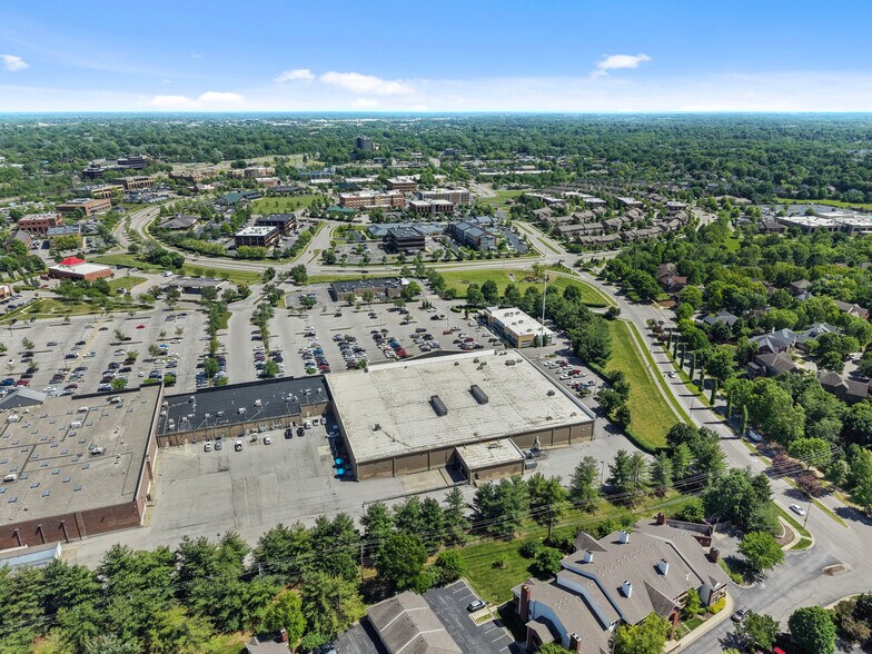 3199 Beaumont Centre Cir, Lexington, KY à louer - Photo de l’immeuble – Image 3 sur 24