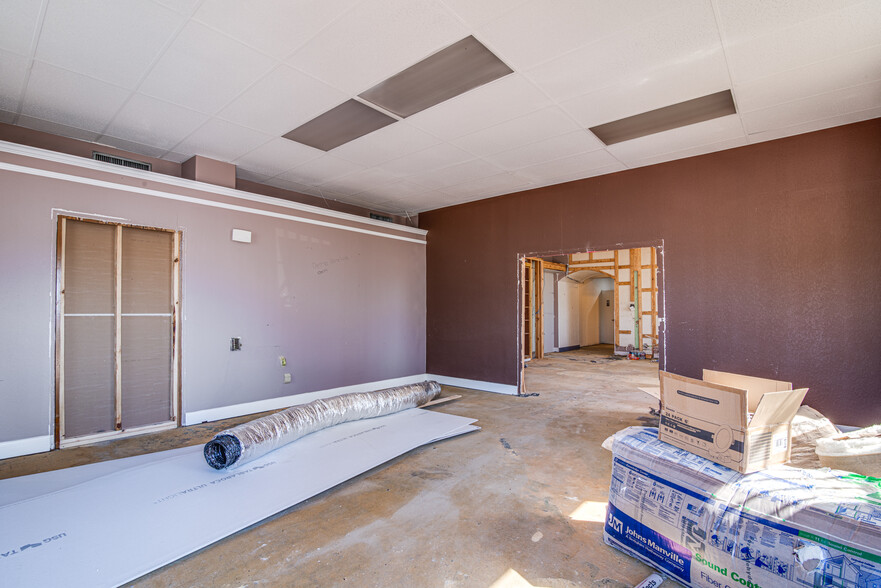 100 N Velasco St, Angleton, TX à louer - Photo de l’immeuble – Image 3 sur 42