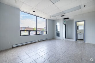 1100-1190 Rue Bégin, Saint-Laurent, QC à louer Photo intérieure– Image 1 sur 3