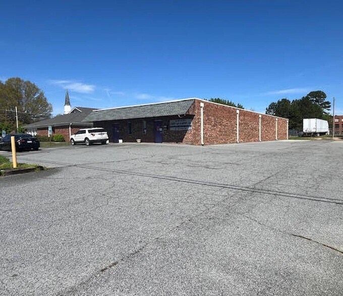 105 Pineywood St, Thomasville, NC à vendre - Photo de l’immeuble – Image 2 sur 15