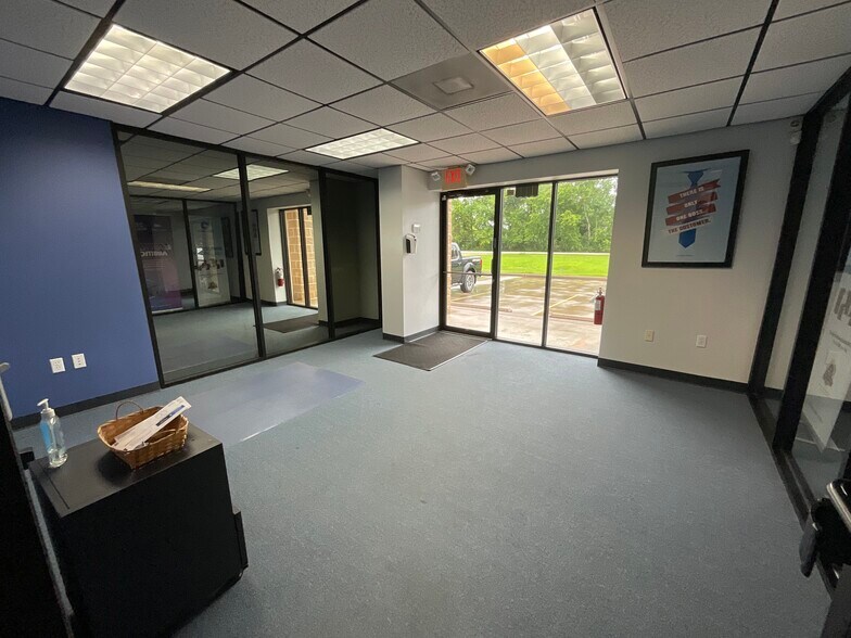1111 Anchor Rd, Angleton, TX à vendre - Photo de l’immeuble – Image 2 sur 10