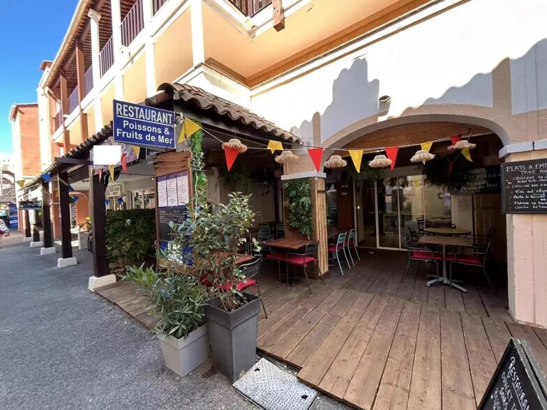 Local commercial dans Saint-Raphaël à vendre - Photo de l’immeuble – Image 1 sur 12